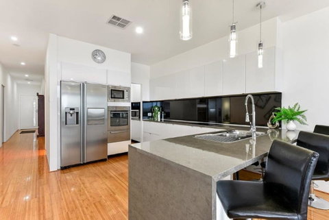 BENGALEE EXECUTIVE TOWNHOUSE- MODERN & STYLISH - Lightning Ridge Tourism 4