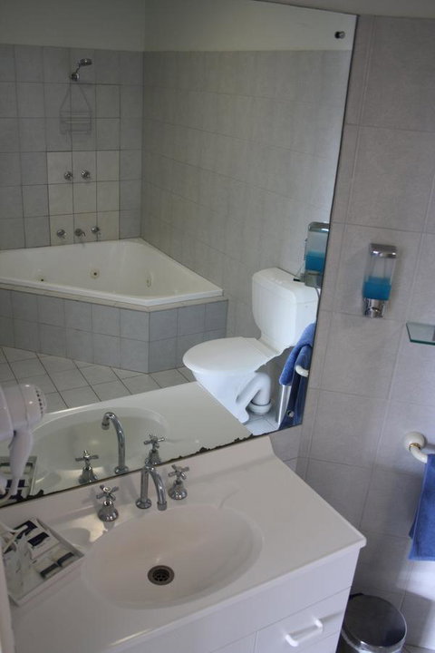 Navigators Motel & Diner - Lightning Ridge Tourism 14