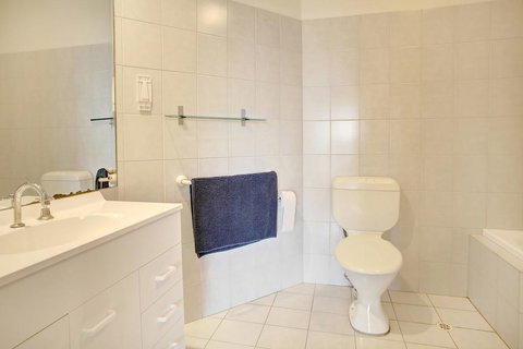 Navigators Motel & Diner - Lightning Ridge Tourism 0