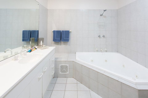 Navigators Motel & Diner - Lightning Ridge Tourism 12