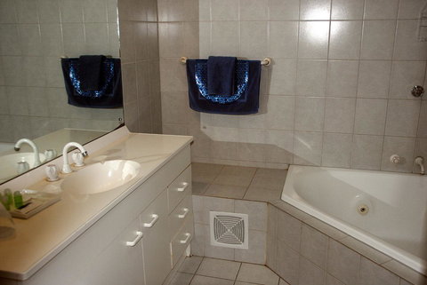 Navigators Motel & Diner - Lightning Ridge Tourism 9