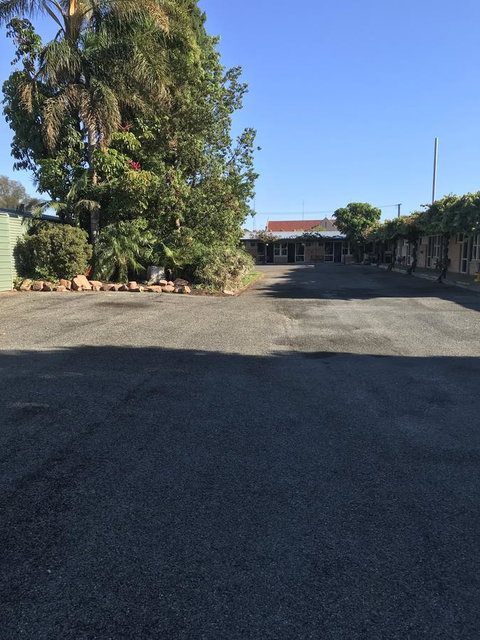 Travelway Motel - Lightning Ridge Tourism 9