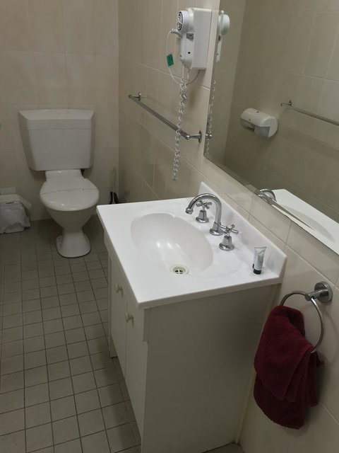 Travelway Motel - Lightning Ridge Tourism 14