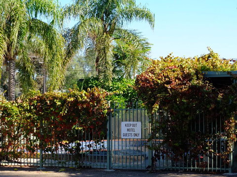 Travelway Motel - Lightning Ridge Tourism 23