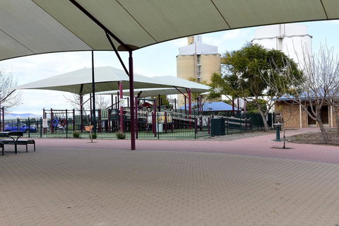 Travelway Motel - Lightning Ridge Tourism 28