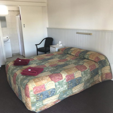 Travelway Motel - Lightning Ridge Tourism 12