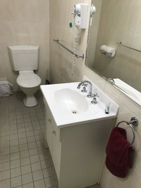 Travelway Motel - Lightning Ridge Tourism 5