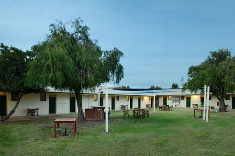 The Anglers Inn - Lightning Ridge Tourism 0