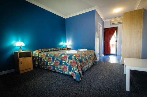 The Anglers Inn - Lightning Ridge Tourism 6