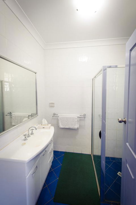 The Anglers Inn - Lightning Ridge Tourism 8