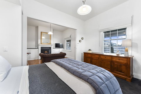 Railway Cottage In Beachport - Lightning Ridge Tourism 2