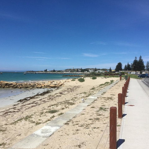 Railway Cottage In Beachport - Lightning Ridge Tourism 8