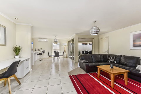 City Fringe Apartment - Lightning Ridge Tourism 0