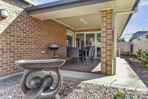 City Fringe Apartment - Lightning Ridge Tourism 1