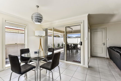 City Fringe Apartment - Lightning Ridge Tourism 6