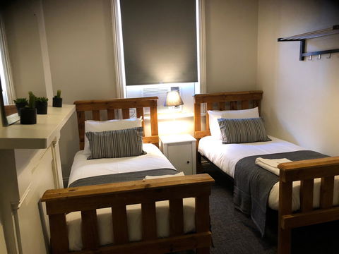 Cornwall Hotel - Lightning Ridge Tourism 14