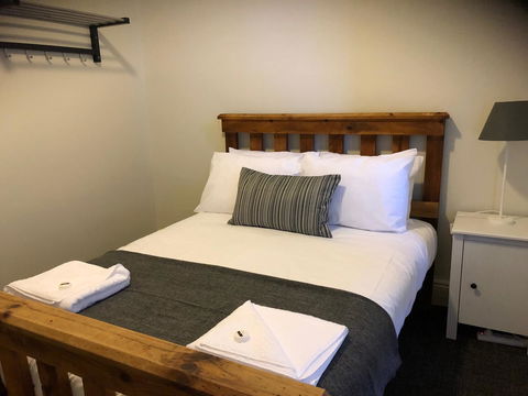 Cornwall Hotel - Lightning Ridge Tourism 8