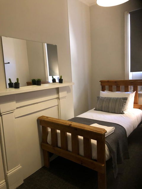 Cornwall Hotel - Lightning Ridge Tourism 15