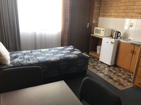 Frewville Motor Inn - Lightning Ridge Tourism 10