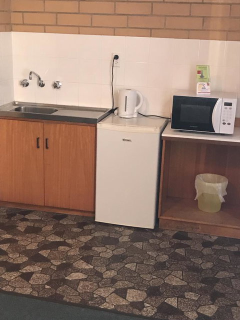Frewville Motor Inn - Lightning Ridge Tourism 28