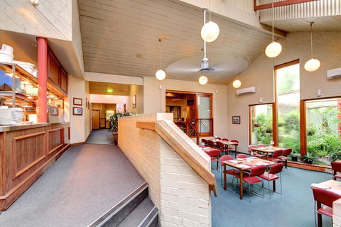 Victoria Hotel Strathalbyn - Lightning Ridge Tourism 2