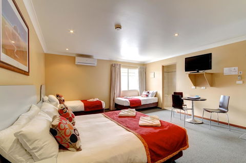 Victoria Hotel Strathalbyn - Lightning Ridge Tourism 16
