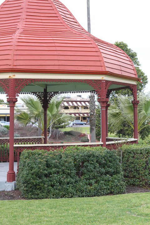 Victoria Hotel Strathalbyn - Lightning Ridge Tourism 8