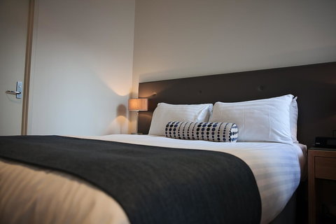 Mawson Lakes Hotel - Lightning Ridge Tourism 2