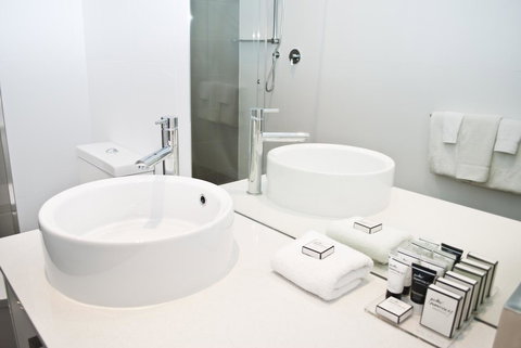 Mawson Lakes Hotel - Lightning Ridge Tourism 4