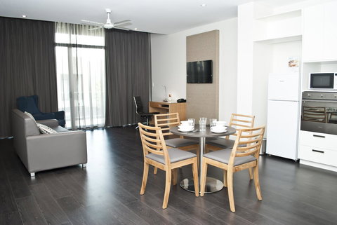 Mawson Lakes Hotel - Lightning Ridge Tourism 10