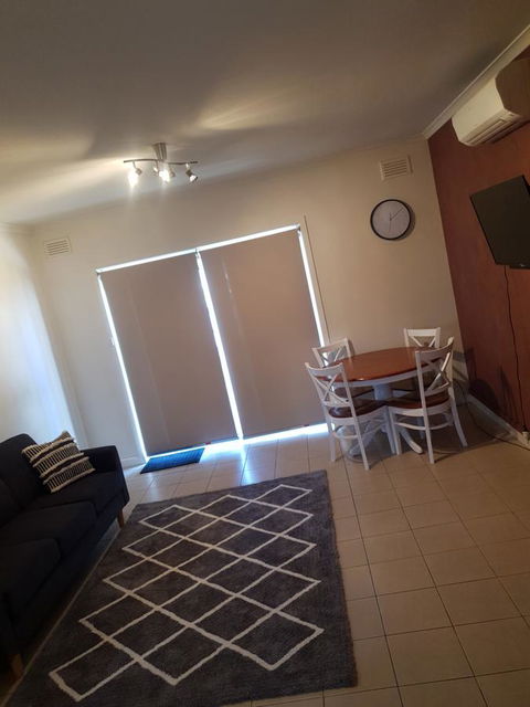 Limestone Coast Lifestyle Apartments - Lightning Ridge Tourism 11
