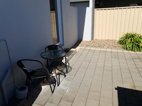 Limestone Coast Lifestyle Apartments - Lightning Ridge Tourism 12