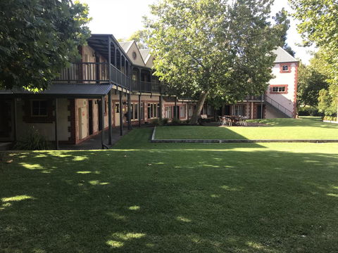 St Francis Winery - Lightning Ridge Tourism 0