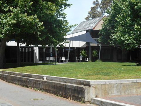 St Francis Winery - Lightning Ridge Tourism 19