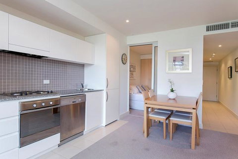 Glenelg Holiday Apartments-Pier - Lightning Ridge Tourism 2