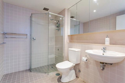Glenelg Holiday Apartments-Pier - Lightning Ridge Tourism 5