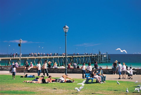 Glenelg Holiday Apartments-Ellis - Lightning Ridge Tourism 11