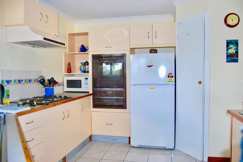 Annie\'s Balquhidder Cottage - Lightning Ridge Tourism 5