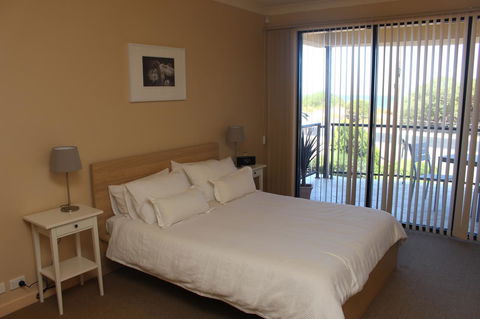 The Lighthouse - Beachfront Accommodation - Lightning Ridge Tourism 1