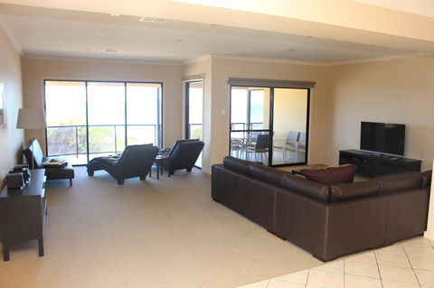 The Lighthouse - Beachfront Accommodation - Lightning Ridge Tourism 2