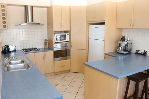 The Lighthouse - Beachfront Accommodation - Lightning Ridge Tourism 7