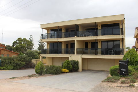 The Lighthouse - Beachfront Accommodation - Lightning Ridge Tourism 0