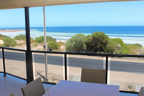 The Lighthouse - Beachfront Accommodation - Lightning Ridge Tourism 9