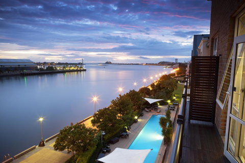 Rydges Newcastle - Lightning Ridge Tourism 0