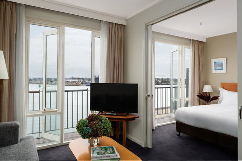 Rydges Newcastle - Lightning Ridge Tourism 13