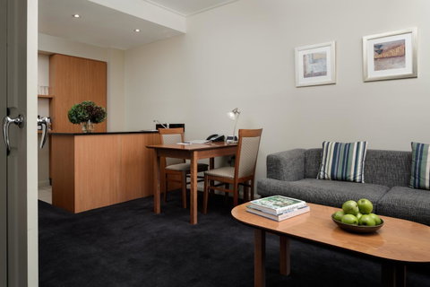 Rydges Newcastle - Lightning Ridge Tourism 11