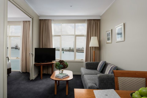 Rydges Newcastle - Lightning Ridge Tourism 16