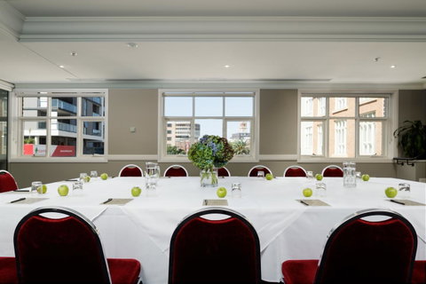 Rydges Newcastle - Lightning Ridge Tourism 42