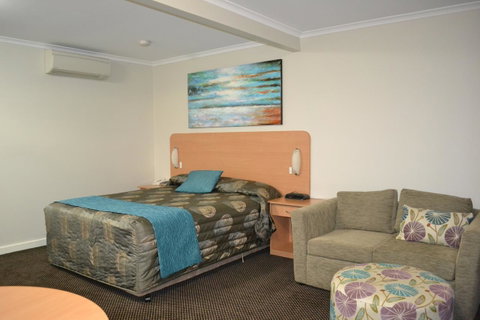 Cattlemans Country Motor Inn & Serviced Apartments - Lightning Ridge Tourism 36