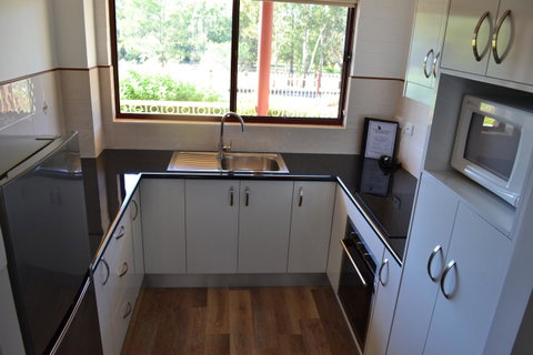 Cattlemans Country Motor Inn & Serviced Apartments - Lightning Ridge Tourism 40